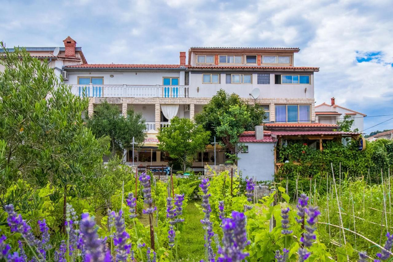 Apartments Zeljka Mundanije 外观 照片